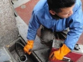 青浦区赵巷化粪池清理服务 专业抽粪车助力管道维修与环境卫生